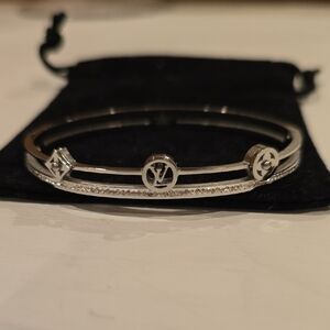 Elegant Silver Bracelet With LV Logo